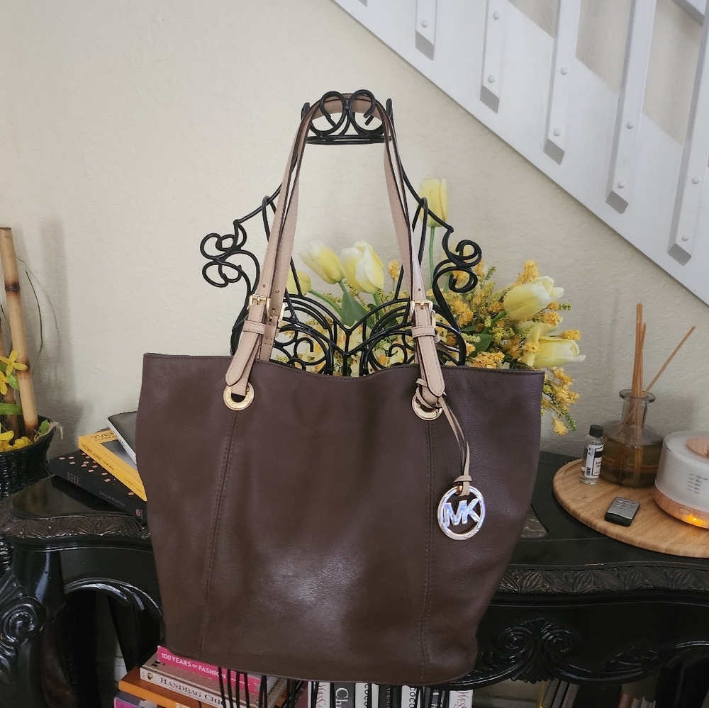 Michael Kors leather shoulder bag